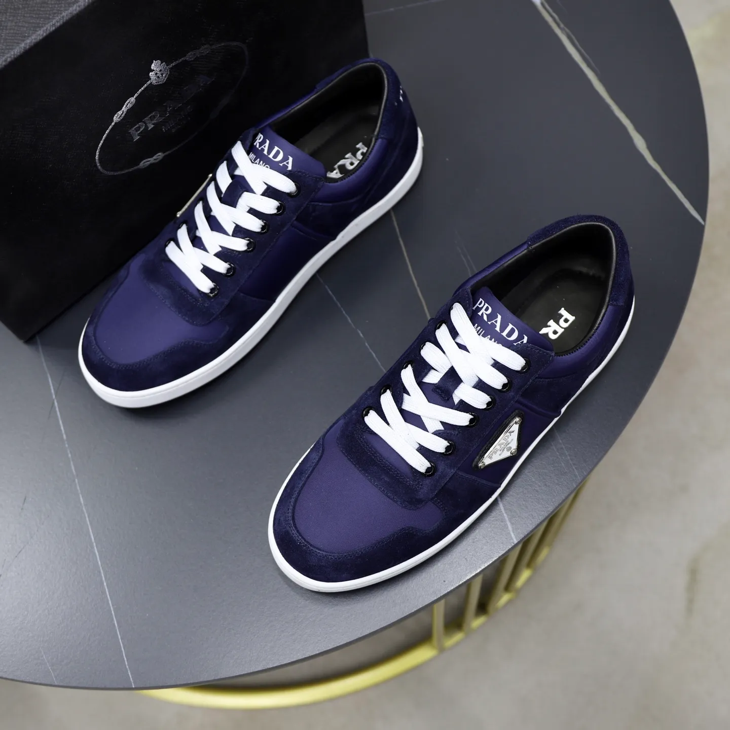 Factory price: 600💰Top original order Brand: PRADA (Prada) Standard code: Men's size 38/44 (45 can be customized) Grade: Same as the official website Material: Original cowhide surface splicing, cowhide lining, original wear-resistant soft outsole Style category: casual sports shoes, young fashion, European and American trends, British style Color: actual picture color